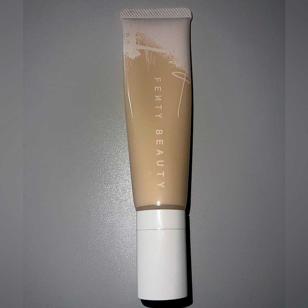 Fenty Hydrating Longwear  foundation